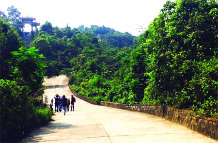  Bach Ma National park visitors venture into the wild